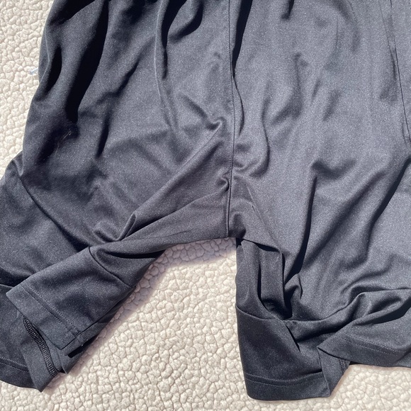 ❣️❤️ Adidas Basketball Shorts Small ❤️❣️ - Picture 3 of 5